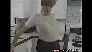 Amateur granny gives a blowjob in the kitchen